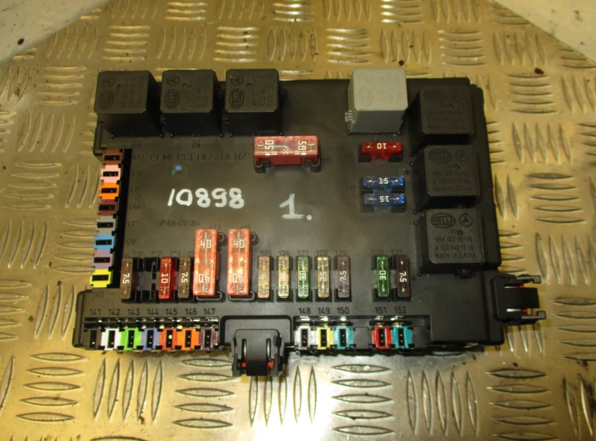 MERCEDES-BENZ A2215451401 Fuse box MERCEDES-BENZ S-CLASS (W221) (2005-2013)