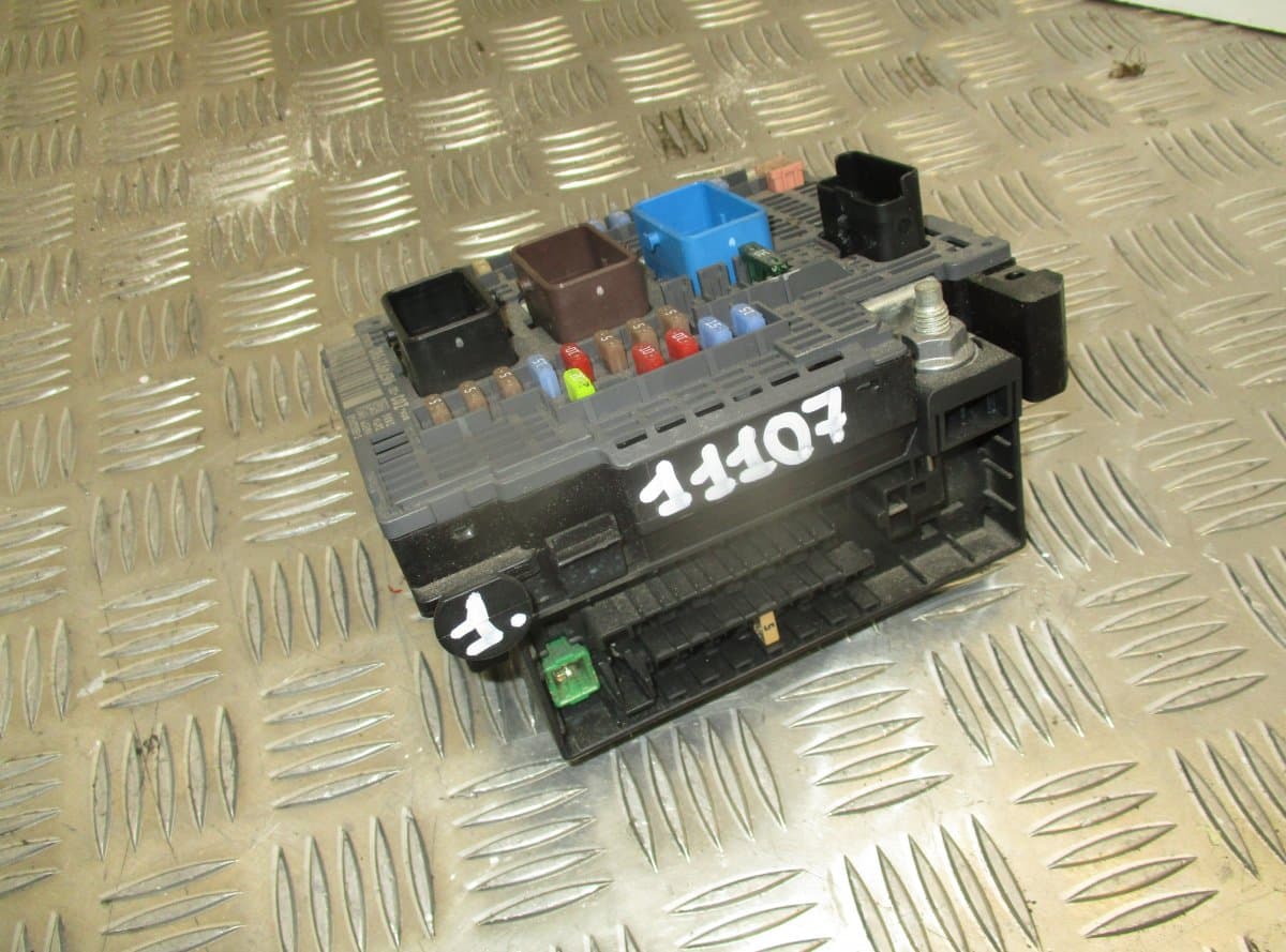 PEUGEOT Fuse box PEUGEOT 508 I (W23) (2010-2018)
