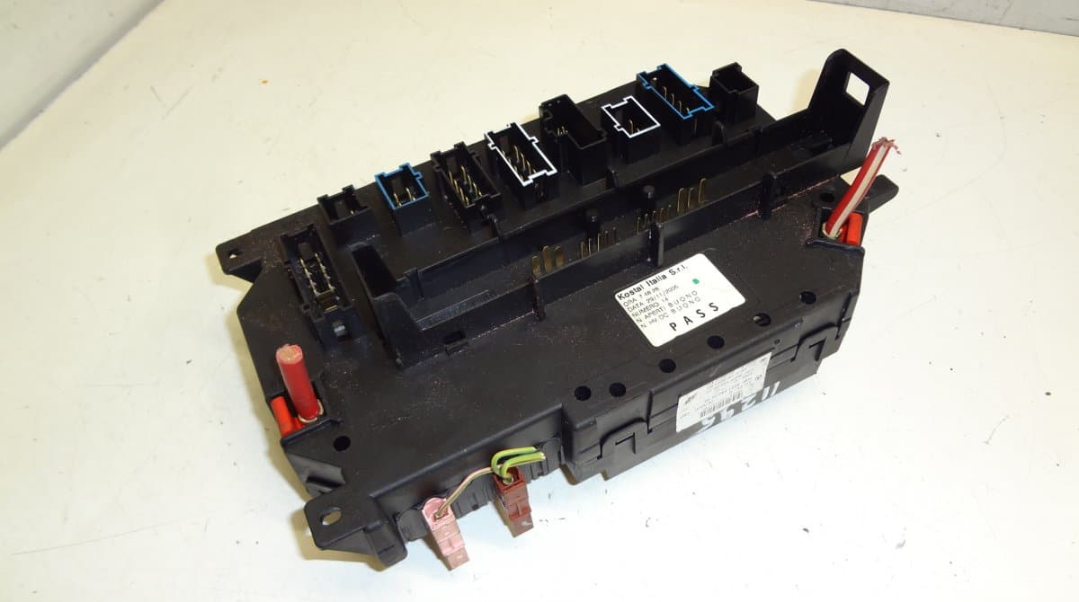 MERCEDES-BENZ A2215450001 Fuse box MERCEDES-BENZ S-CLASS (W221) (2005-2013)