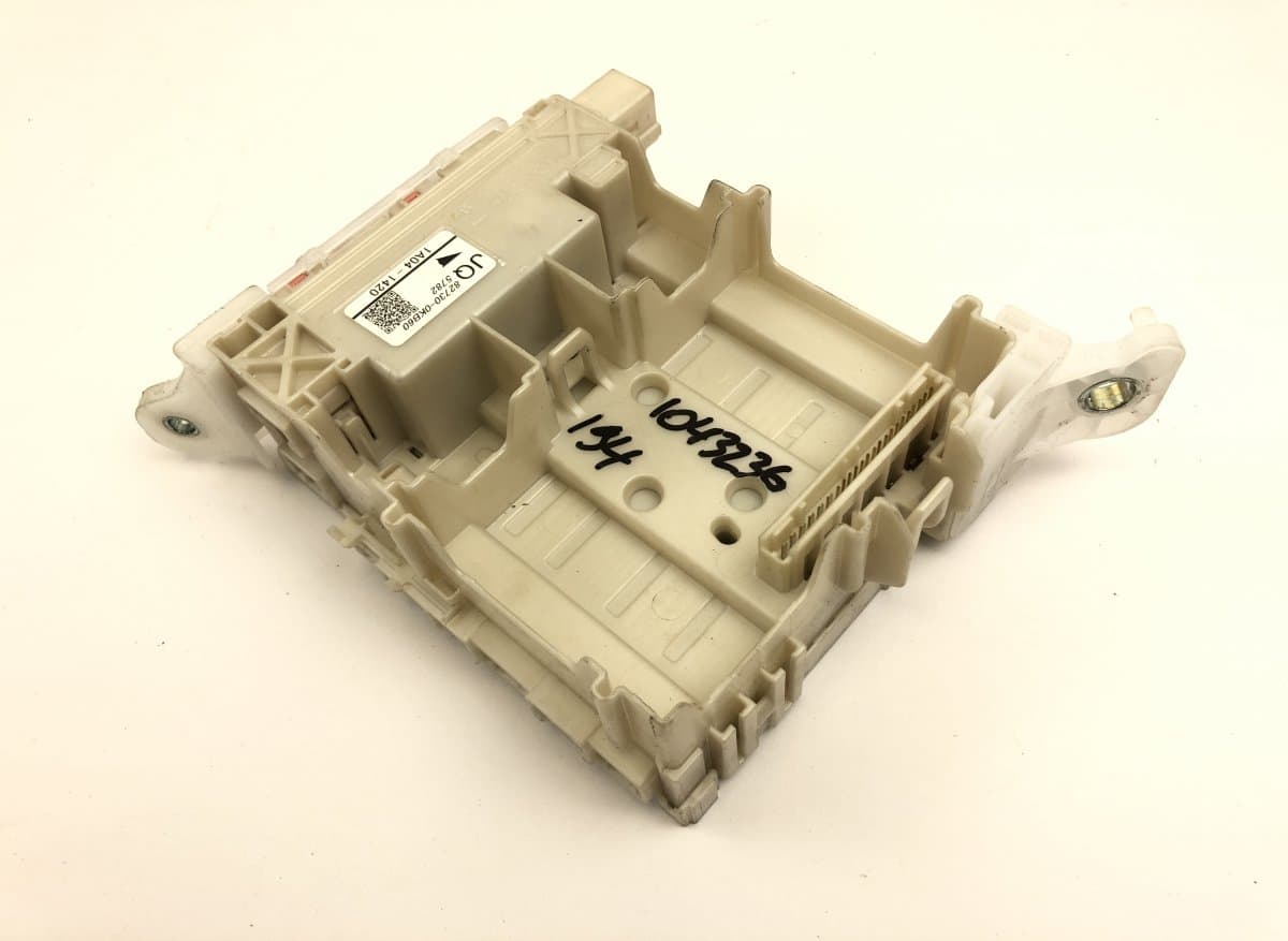 TOYOTA 827300KB60 Fuse box TOYOTA HILUX VIII (AN110, AN120, AN130) (2015-)