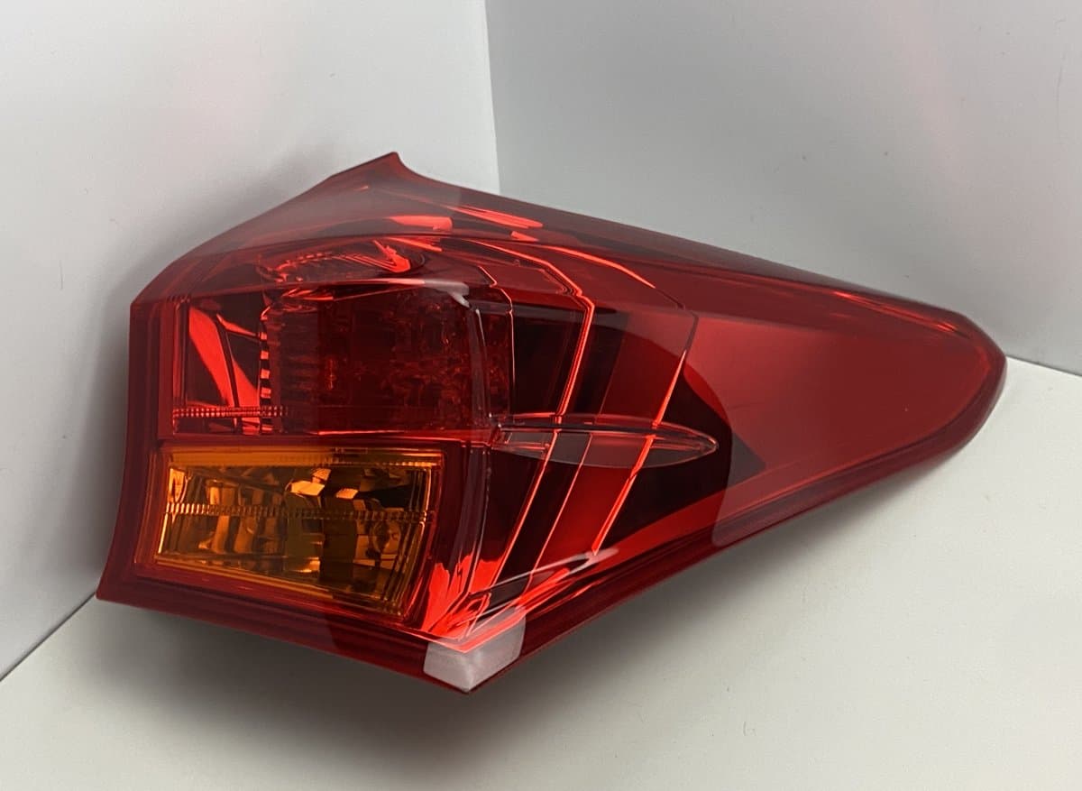 TOYOTA 8155102710 8155602730 81556-02730 Tail light, right TOYOTA AURIS (E18) 2012-2018