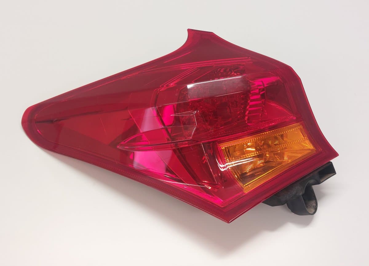TOYOTA 8156102740 81556-02730 8155602730 Tail light left TOYOTA AURIS (E18) 2012-2018