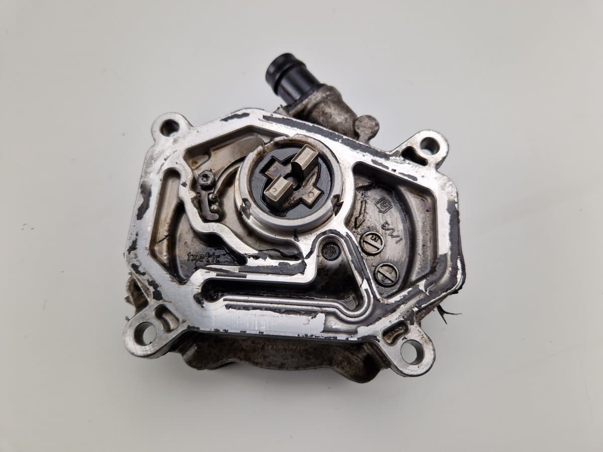 MERCEDES-BENZ A2701800901 Vacuum Pump, engine MERCEDES-BENZ B-CLASS (W246, W242) (2011-2018)