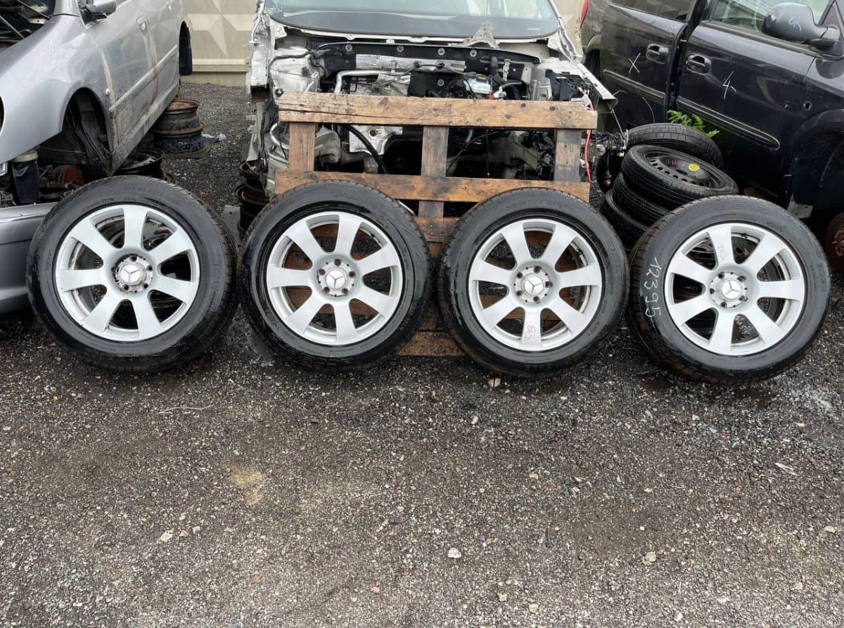 MERCEDES-BENZ 8JX17 ET43 D66.6 5X112 Rim set With Tyres 4 pcs MERCEDES-BENZ C-CLASS (W204) (2007-2013)