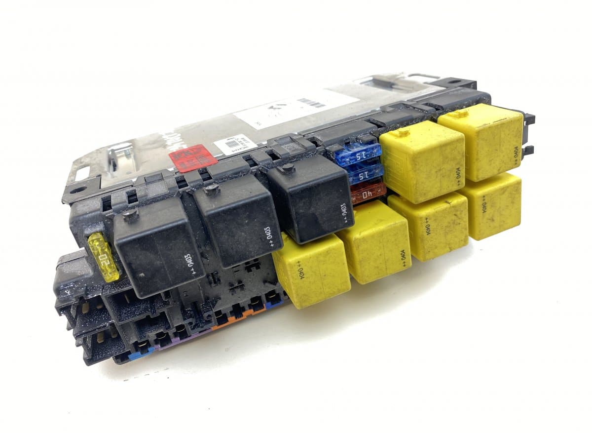 MERCEDES-BENZ 05045117 Fuse box MERCEDES-BENZ SL-CLASS (R230) (2001-2012)