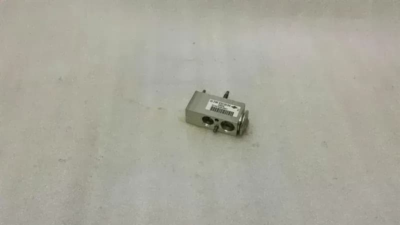 MERCEDES-BENZ Mercedes A Class W176 Heater Valve A2468300084 Heater Valve