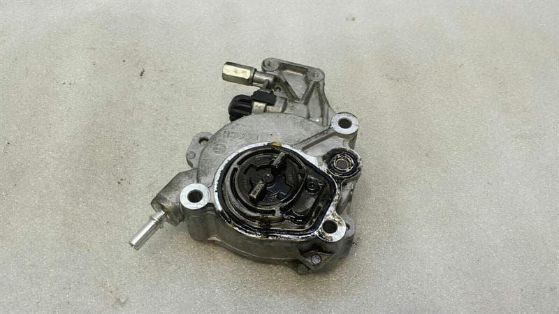 LAND ROVER Land Rover Evoque 2.2 TD Vacuum Pump LR037627 Vacuum Pump