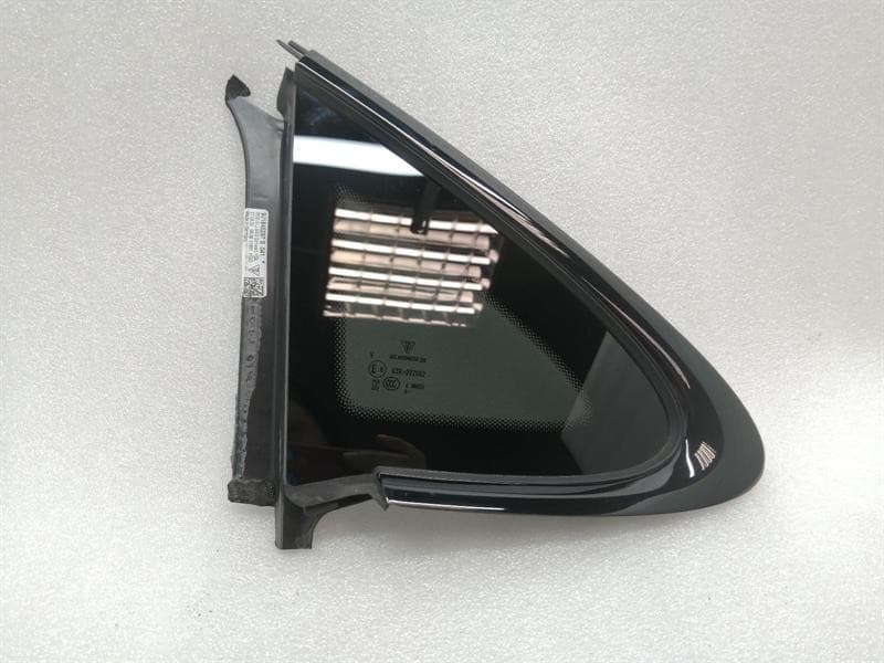 PORSCHE Porsche Taycan 9J left rear quarter glass 9J1845297s door glass 1/4 rear left