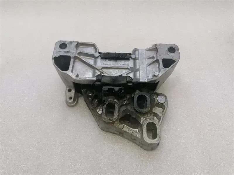 MERCEDES-BENZ Mercedes EQA H243 EQA350 Engine Mount A2432402500 Engine Holder