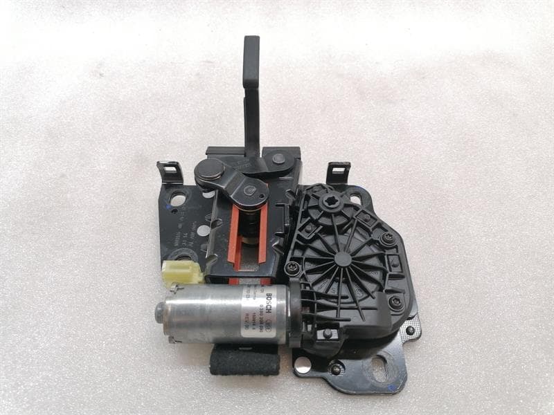 PORSCHE Porsche 911 991 99156111700 convertible top lock soft top lock roof lock catch