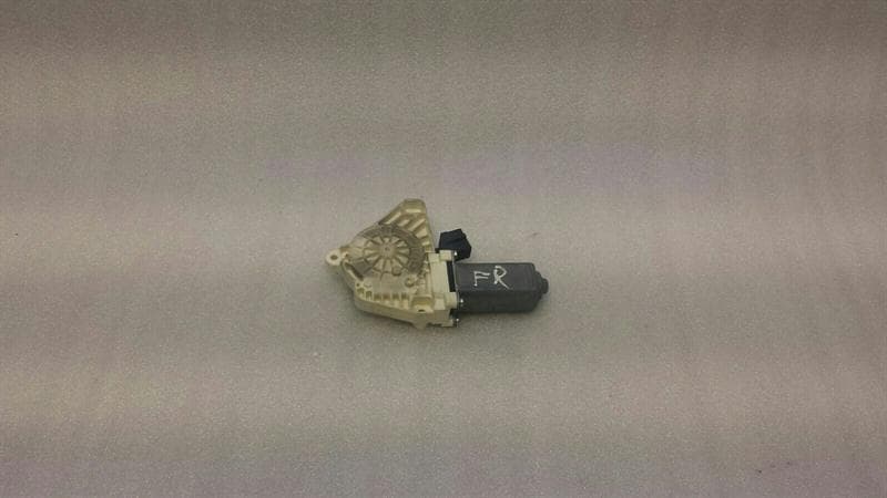 MERCEDES-BENZ Mercedes SW221 Door Window Motor Front Right A2218202842 Window Regulator Motor