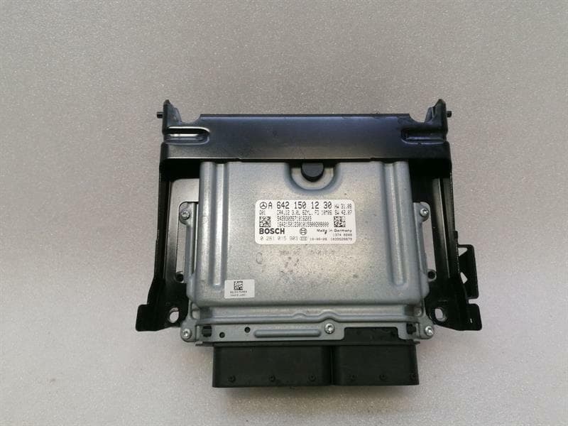 MERCEDES-BENZ Mercedes CLS W219 Engine ECU A6421501230 Engine Control Unit OM642 V6