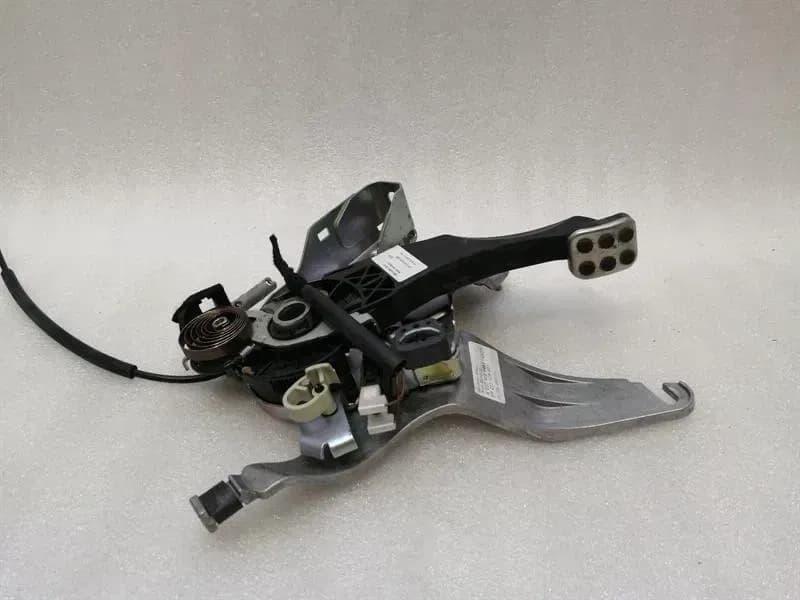 MERCEDES-BENZ Mercedes CLS W218 Park Brake Pedal (Electrical) A2124200384 Parking Brake Pedal