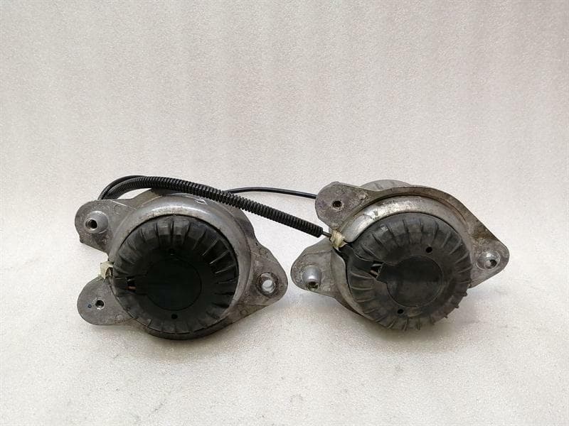Mercedes S-Class W222 Engine Mount Set A2222407617 Engine Holder Set