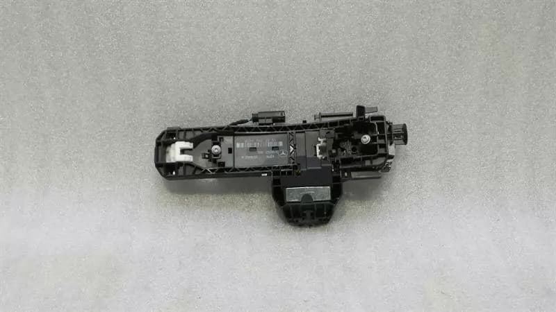 Mercedes CLS W218 door handle carrier front A2047602334 FLH door handle carrier