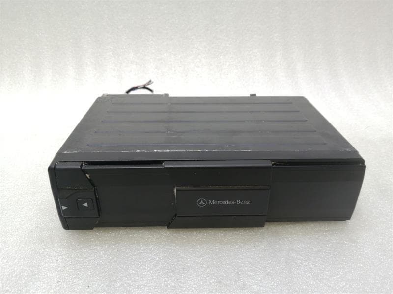 MERCEDES-BENZ Mercedes CLK W208 CD Changer A0028207989 CD Changer