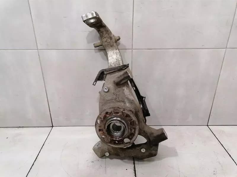 MERCEDES-BENZ Mercedes E63 AMG W213 Left Front Hub A2133305704 Wheel Bearing Housing Front Left