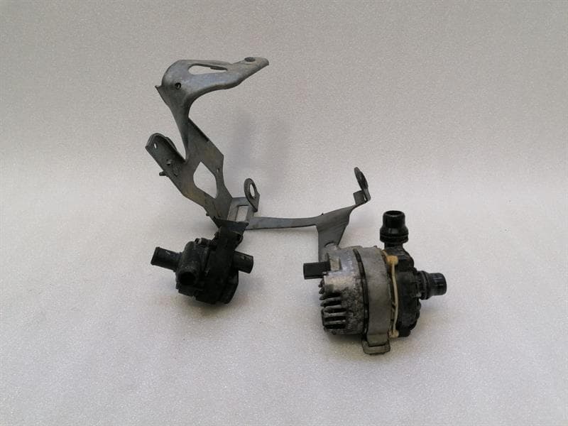 Mercedes E63 AMG W213 Additional Cooling Pump A0005002300 Coolant Pump Pump
