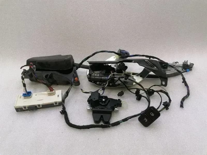 MERCEDES-BENZ Mercedes C Class W205 Power Closing Boot Lock A2058200042 Tailgate Lock