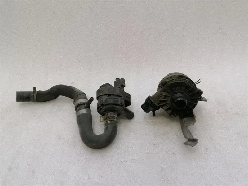MERCEDES-BENZ Mercedes C Class W205 Additional Cooling Pump A0005002300 Coolant Pump Pump