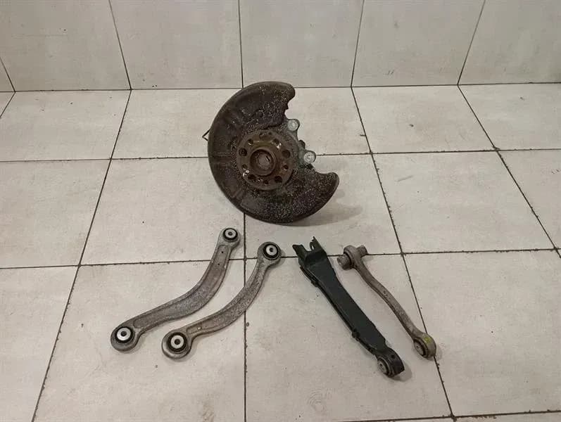 MERCEDES-BENZ Mercedes C Class W205 Left Rear Hub A2053509713 Wheel Bearing Housing Rear Left