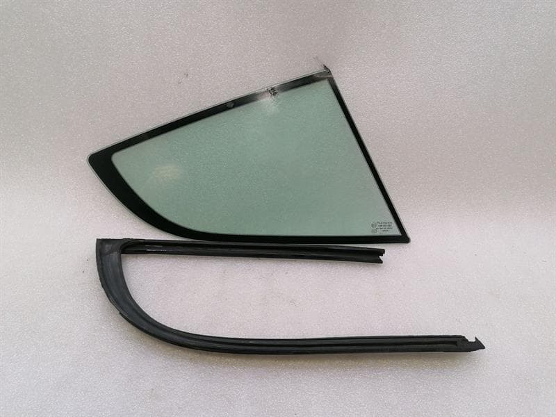 ASTON MARTIN ASTON MARTIN DB9 COUPE Right Quarter Glass 4G43-76-11086 Door Window 1⁄4 Re