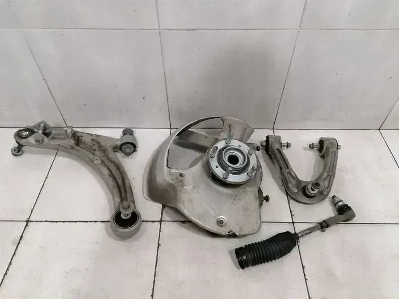 ASTON MARTIN Aston Martin Rapide AMR Front Hub AY93-3K185-AB Wheel Bearing Housing Front Vanquish