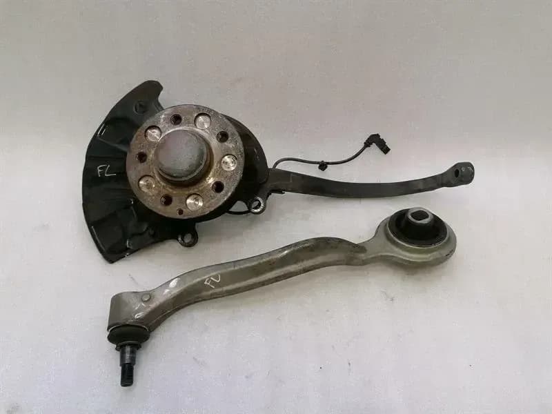 MERCEDES-BENZ Mercedes CL55 AMG W215 Left Front Hub A2203304120 Wheel Bearing Housing Front Left