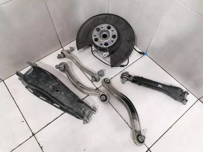 Mercedes SL R231 AMG Left Rear Hub A2313504700 Wheel Bearing Housing Rear Left Set