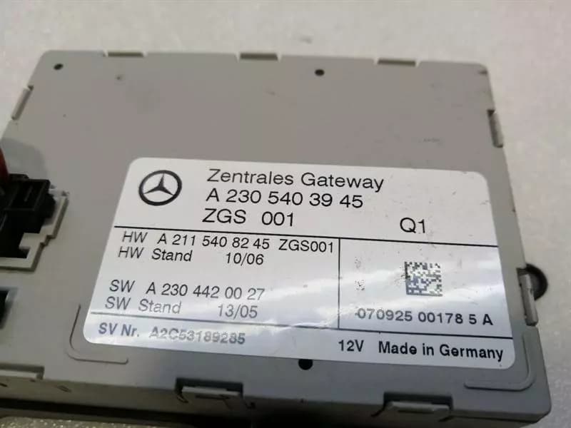 Mercedes R230 Central Gateway Module A2305403945 Central Gateway Control Unit