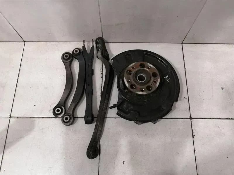 MERCEDES-BENZ Mercedes SL R230 Left Rear Hub A2303505108 Wheel Bearing Housing Rear Left