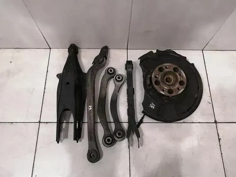 MERCEDES-BENZ Mercedes SL R230 Right Rear Hub A2303505208 Wheel Bearing Housing Rear Right