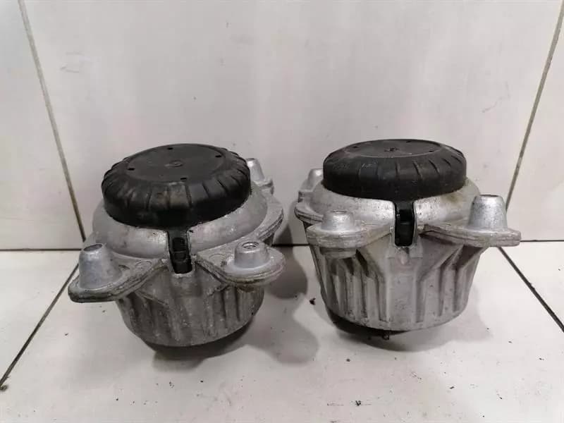 MERCEDES-BENZ Mercedes C Class W205 Engine Mount Set A2052406717 Engine Mount Set