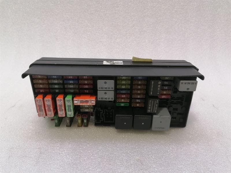 MERCEDES-BENZ Mercedes ML W164 Fuse Box A1645403072 Fuse Box