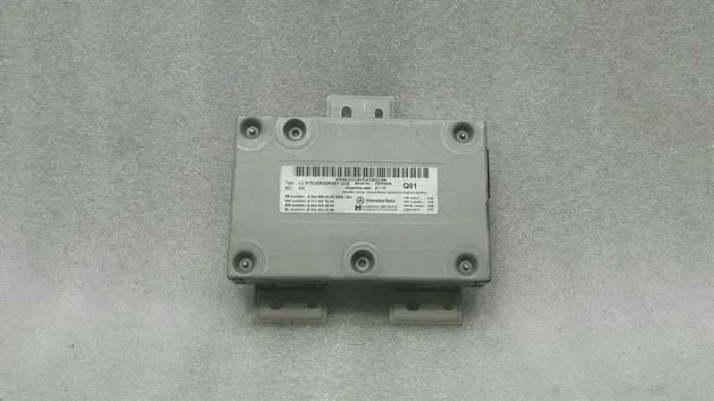 MERCEDES-BENZ Mercedes C Class W204 Multimedia Interface Module A2049000300 iPod Control Unit