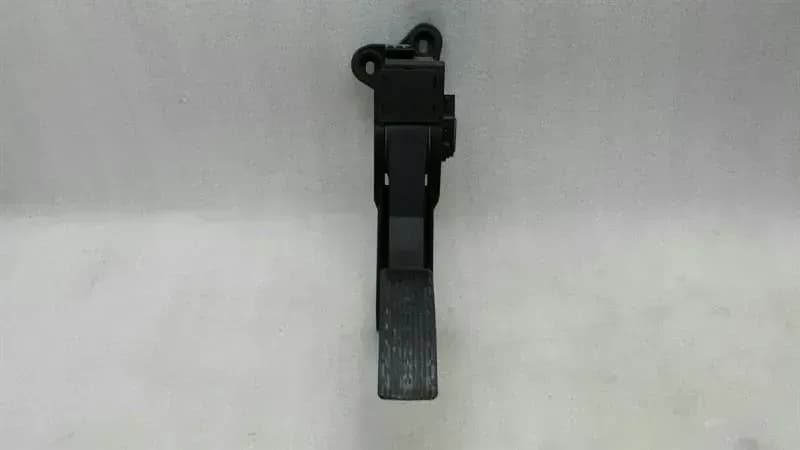 Mercedes ML W164 X164 W251 Gas Pedal (Electrical) A1643000104 Accelerator Pedal