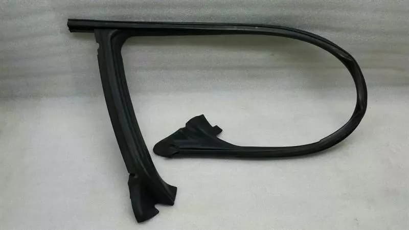 MERCEDES-BENZ Mercedes CLS W219 FRH door seal A2197200254 door seals front right