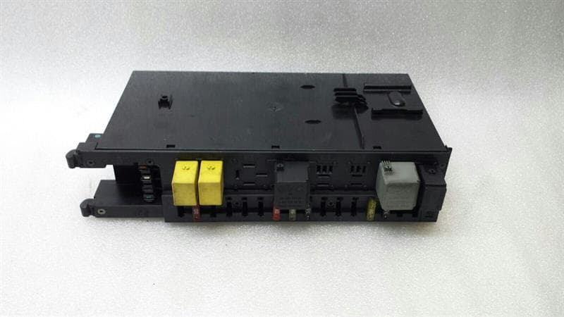 MERCEDES-BENZ 2007 Mercedes W209 CLK fuse box A2095450101 fuse box