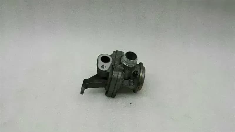 Mercedes CLS W219 CLS63 AMG AGR exhaust gas recirculation A1561401060 EGR cooler