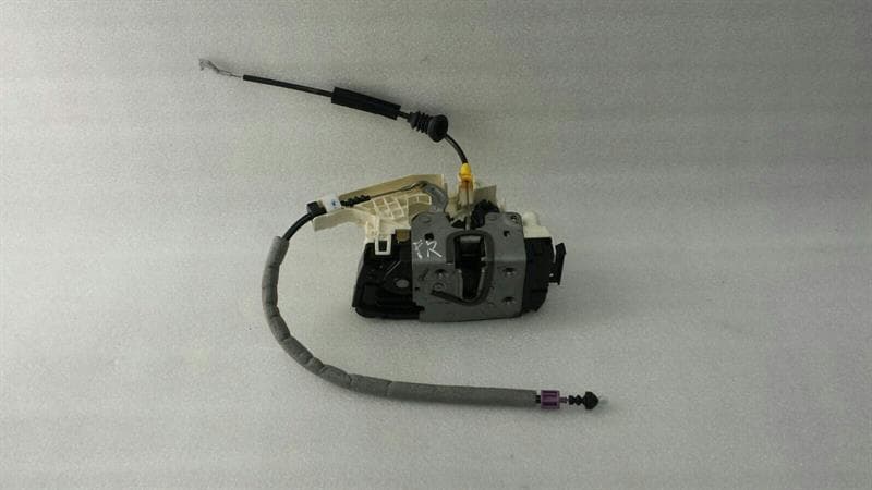 MERCEDES-BENZ Mercedes C Class W204 door lock front right A2047201635 door lock front