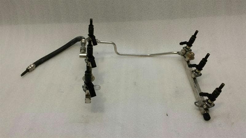 Mercedes R Class W251 Fuel Rail A2720701795 Injection Strip Pipe Distributor SET