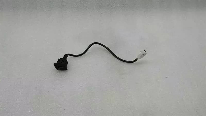 Mercedes GLK X204 USB Cable Wiring Adapter A1728200515 Control Unit