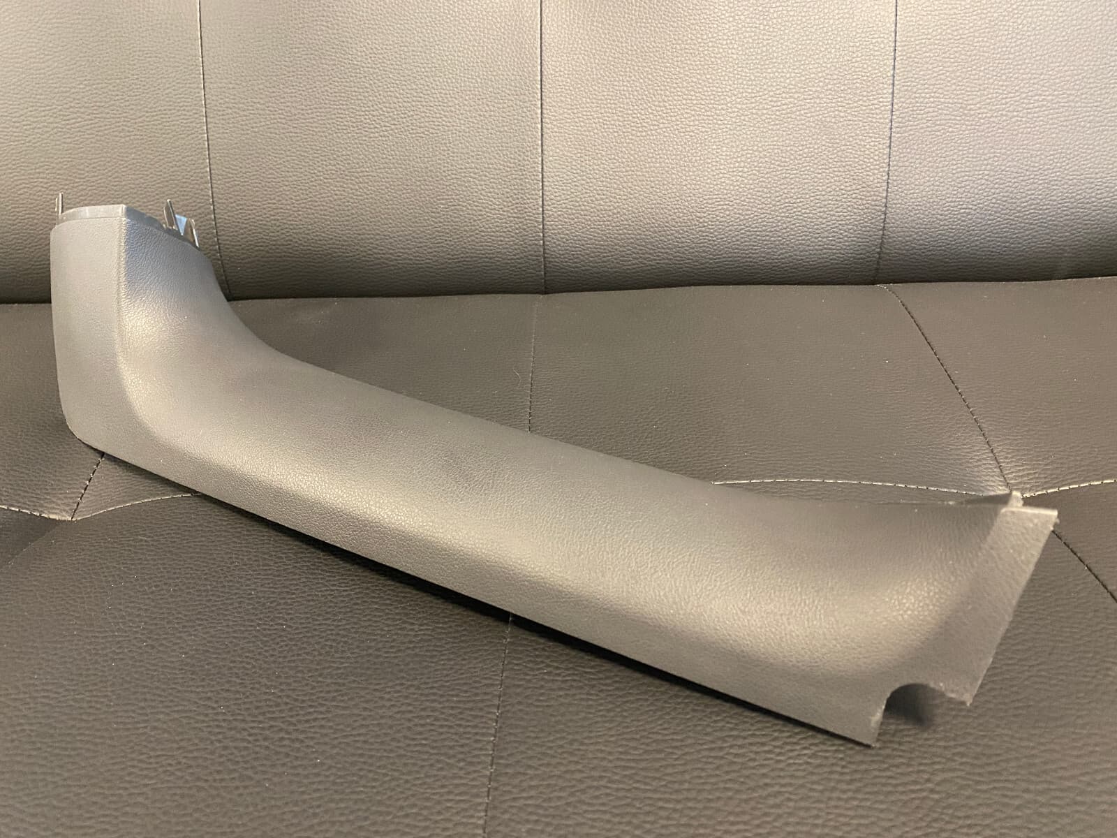 VW 2004-2010 VW TOUAREG REAR LEFT DRIVER SIDE TRUNK TRIM COVER PANEL OEM 7L6867671