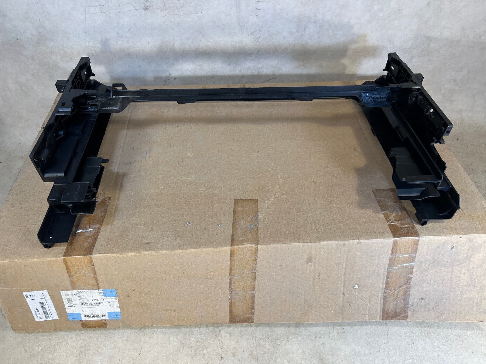 BMW BMW 5 6 7 F07 F10 F11 F12 F01 F02 Radiator Module Mount Bracket Carrier 7804617