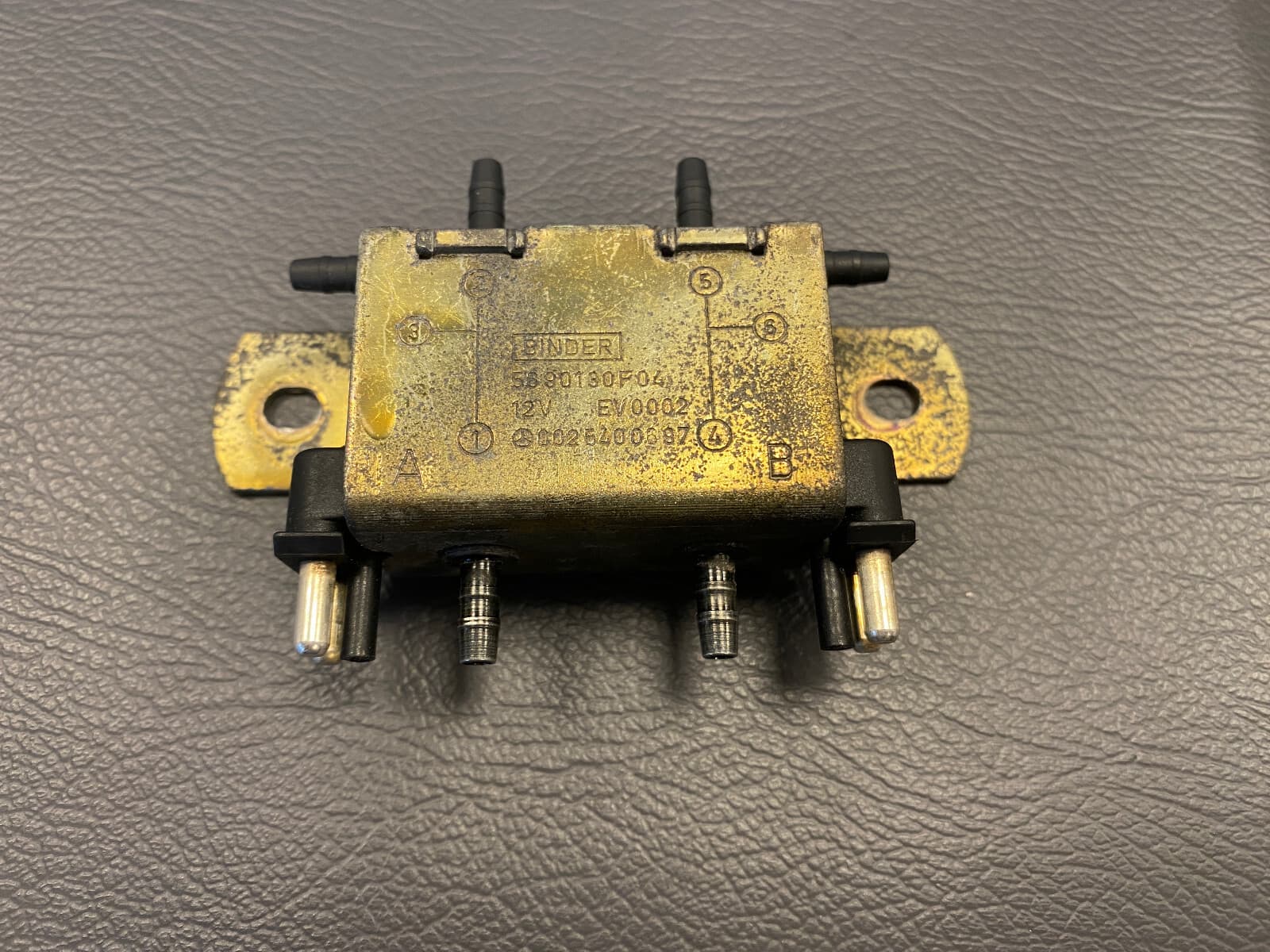 MERCEDES-BENZ Mercedes SL S G class W129 W140 W463 GENUINE Vacum Solenoid Valve A0025400697