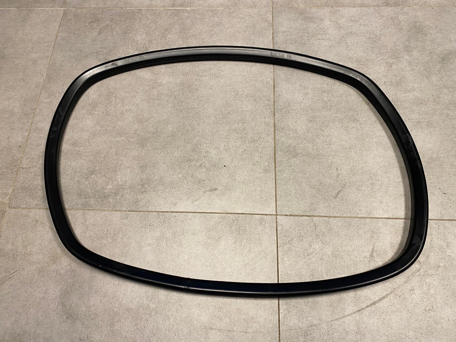 MERCEDES-BENZ Mercedes G class W463 GENUINE Rear Trunk Glass Gasket Rubber Seal A4606730720