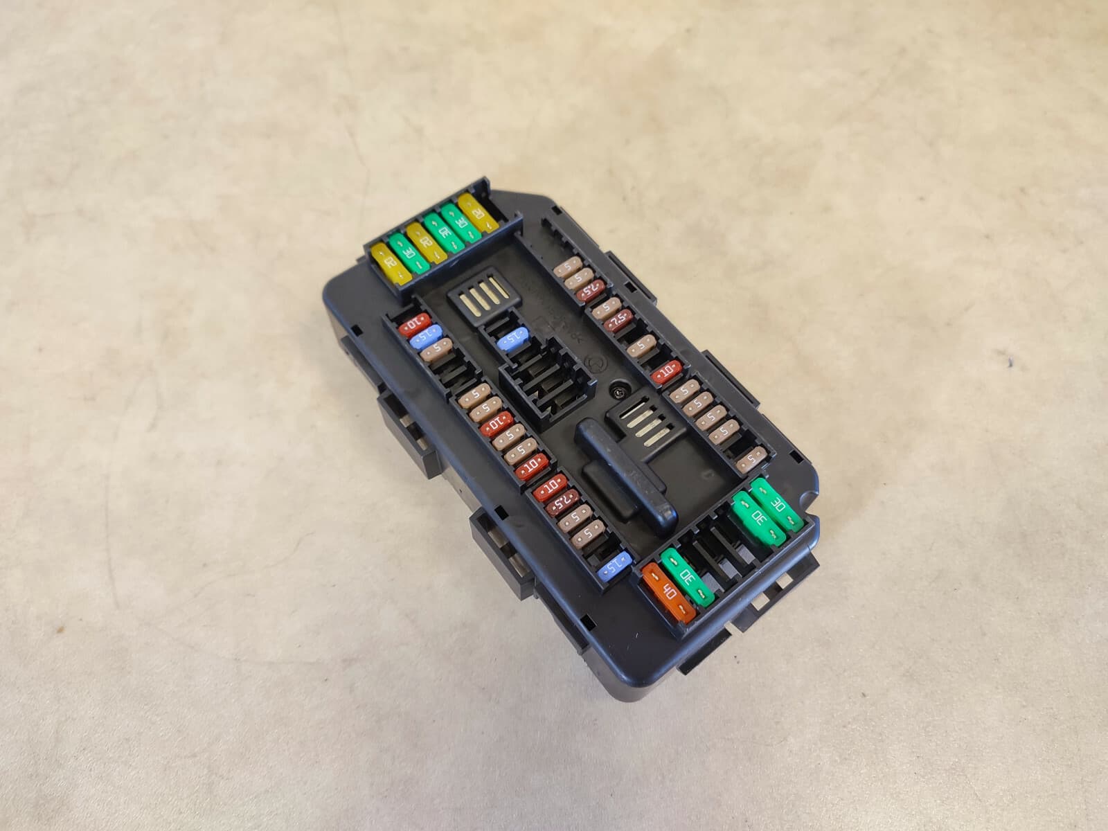 BMW BMW 3 Series F30 Front Power Distribution Fuse Box Control Module Unit 9389068