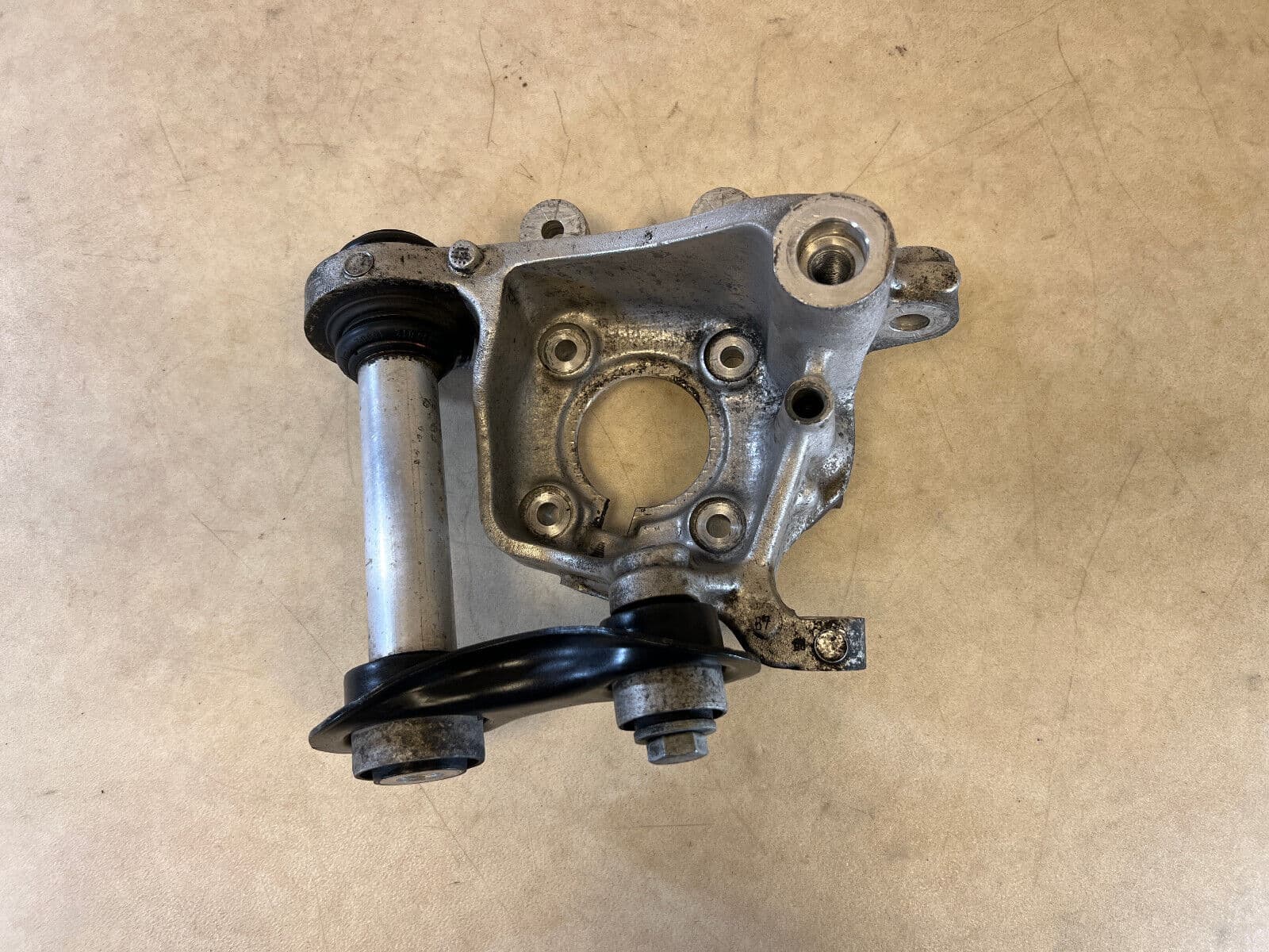 BMW BMW M5 E39 Genuine Rear Wheel Left Hub Carrier 33322282061