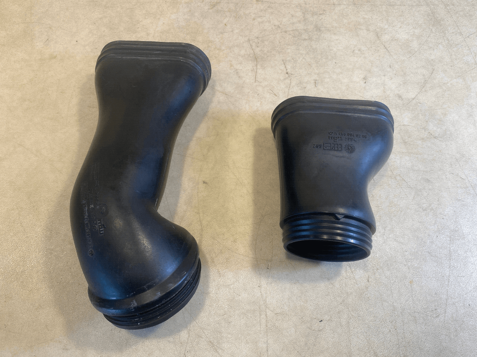 MERCEDES-BENZ Mercedes G class W463 G400 Diesel Genuine Air Filter Hose x2 psc A4635001375