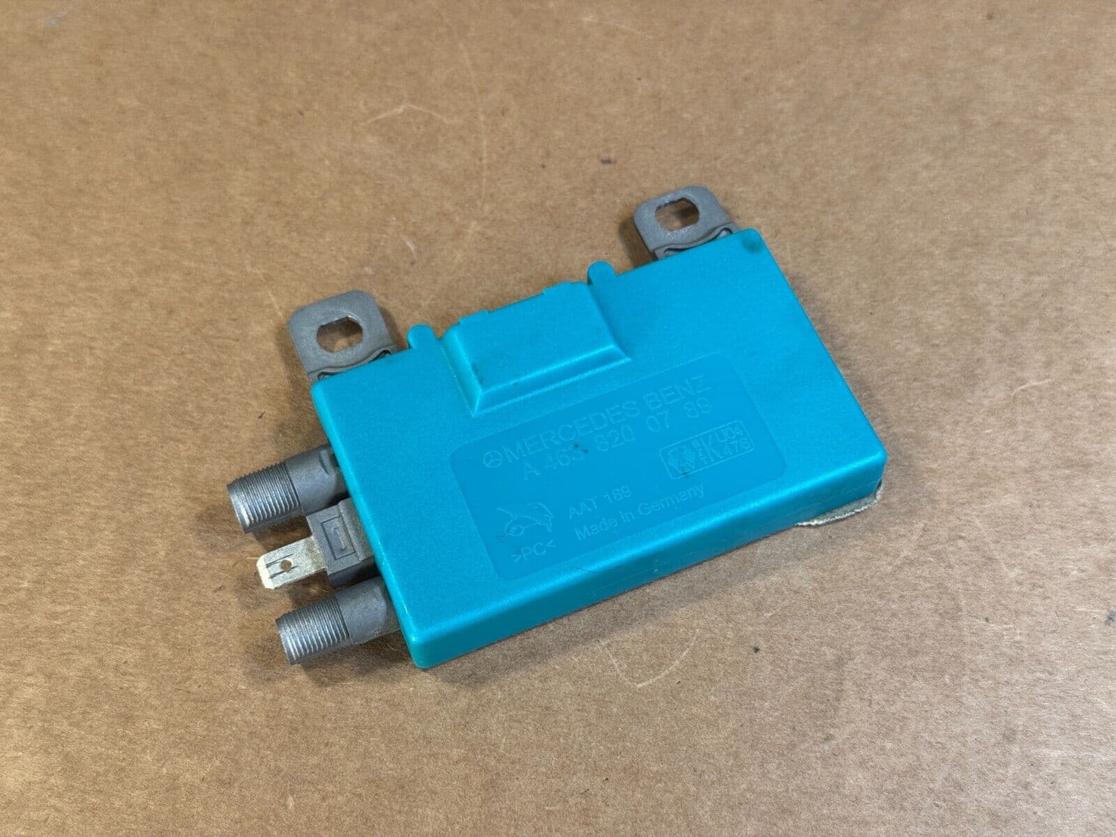 MERCEDES-BENZ Mercedes G class W463 GENUINE Antenna Amplifier control Unit A4638200789